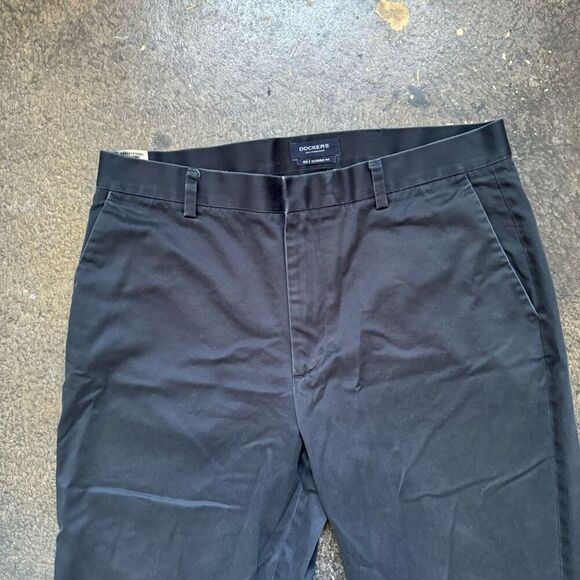 Dockers D3 Classic Fit Men’s Size 36x32 Cotton Blend Flat Front Style Chinos - Picture 3 of 14